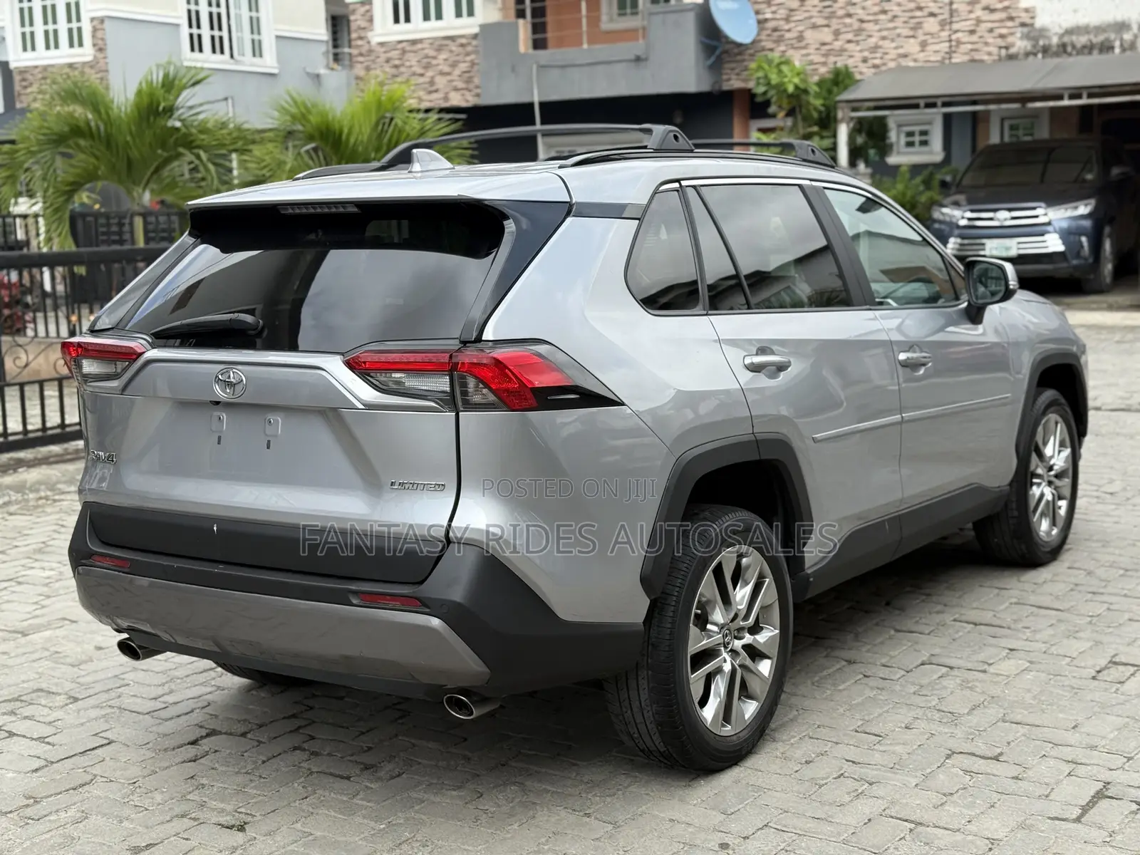 Toyota RAV4 Limited FWD 2019 Silver