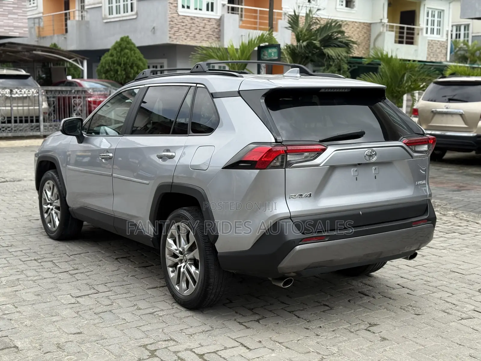 Toyota RAV4 Limited FWD 2019 Silver