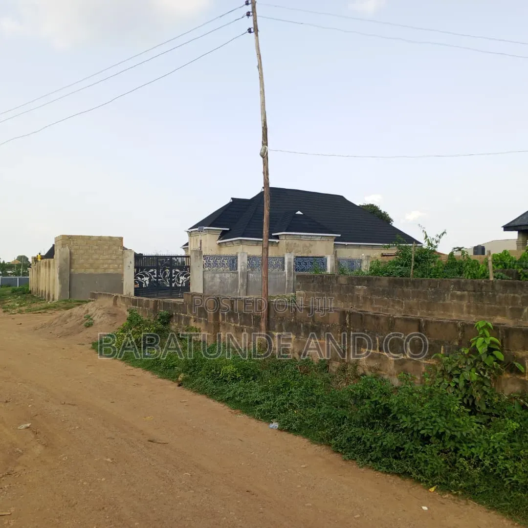 3bdrm Bungalow in Iwo Road for sale