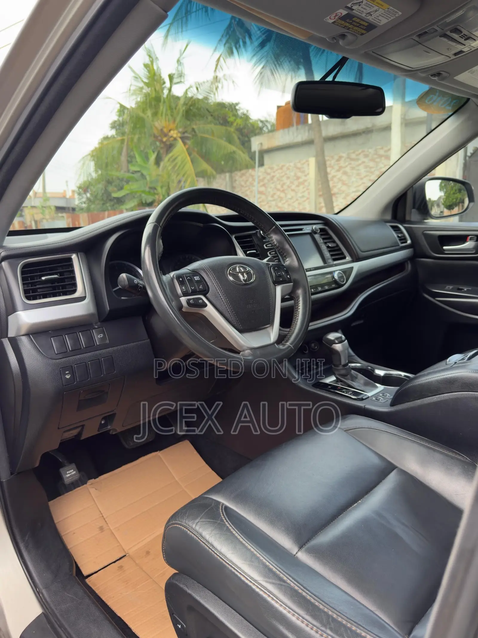 Toyota Highlander XLE 4x4 V6 (3.5L 6cyl 8A) 2017 Gold