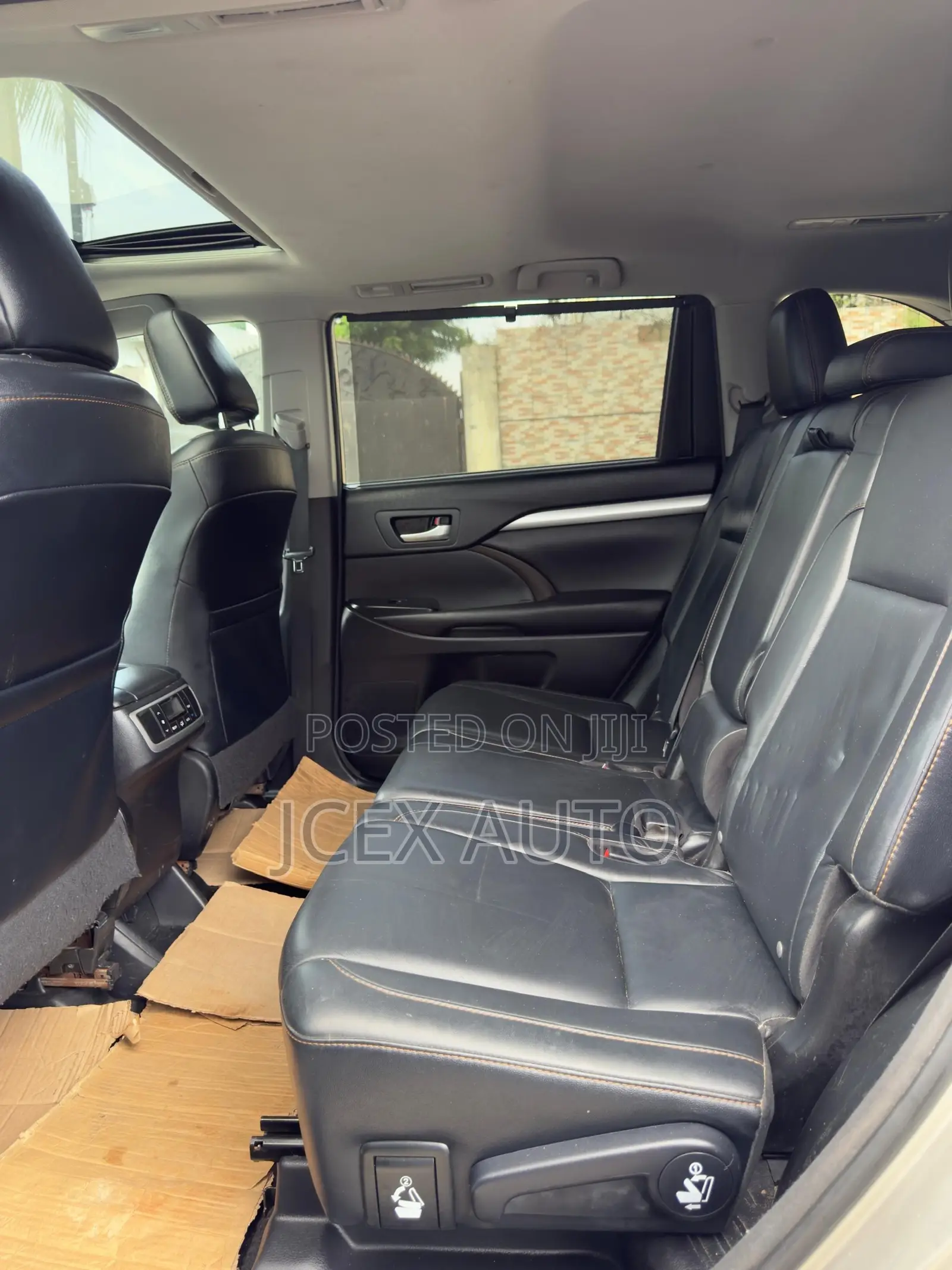 Toyota Highlander XLE 4x4 V6 (3.5L 6cyl 8A) 2017 Gold