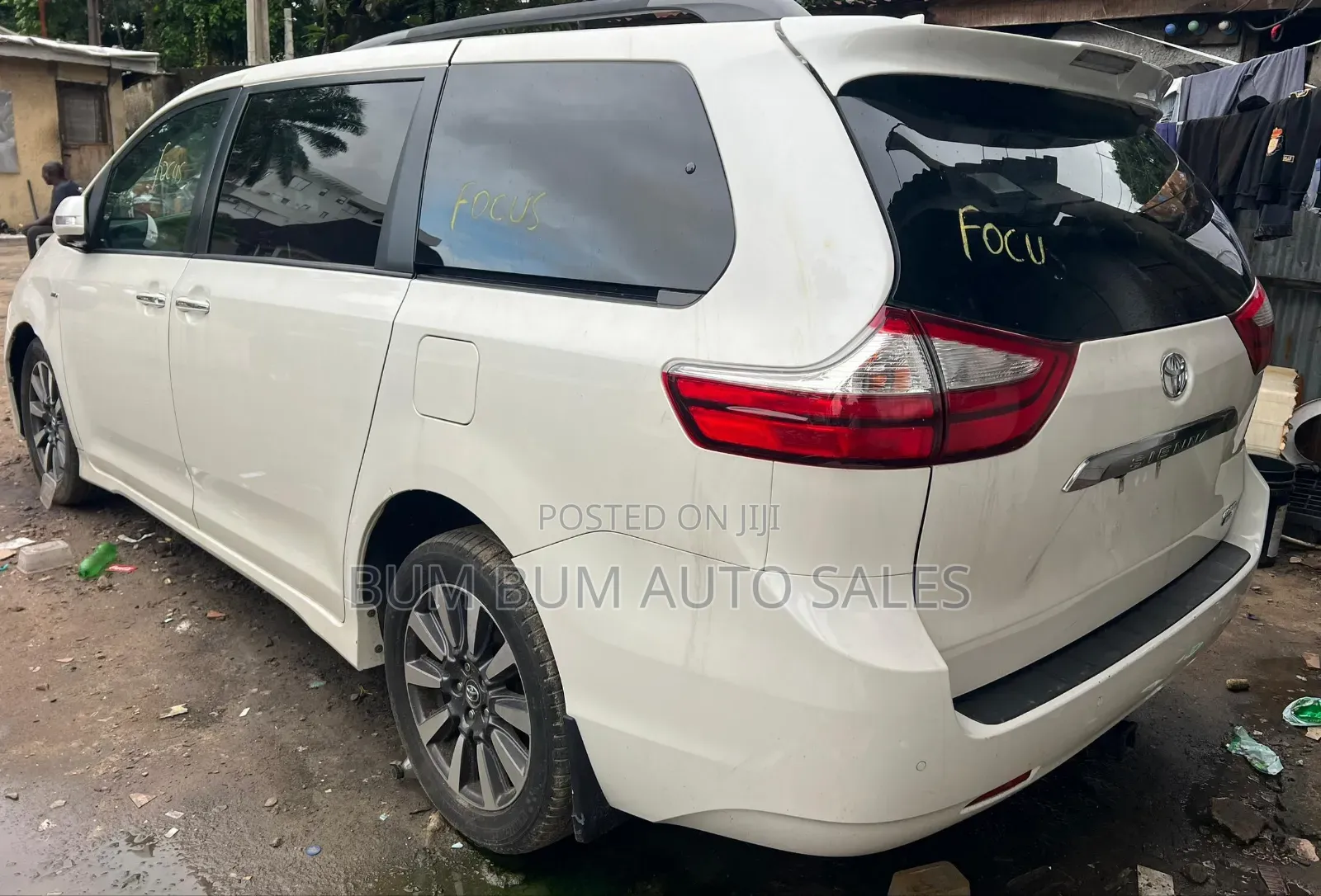 Toyota Sienna Limited AWD (3.5L 6cyl 8A) 2018 White