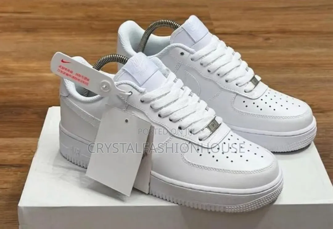 High Quality White Nike Sneakers. Size 37 to 47