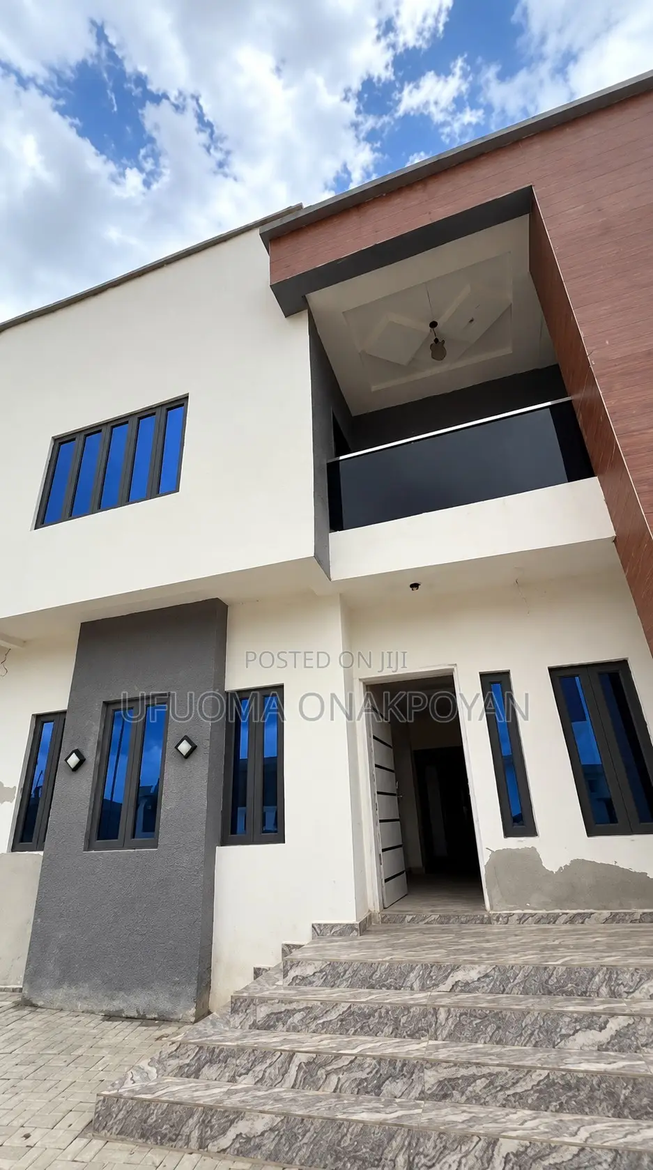 5bdrm Duplex in Guzape District for sale