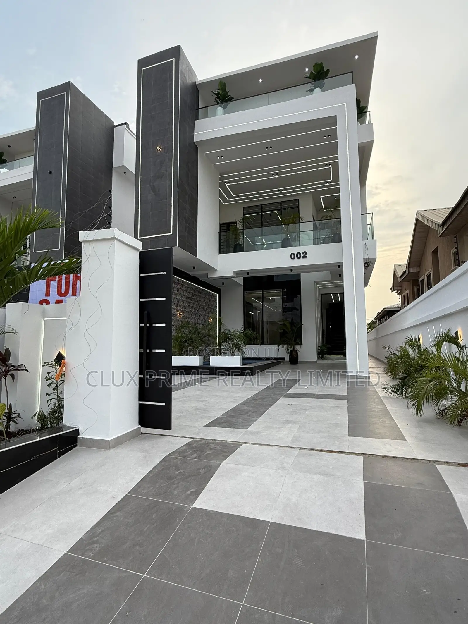 5bdrm Duplex in Ikota for sale