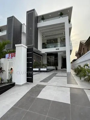 5bdrm Duplex in Ikota for sale