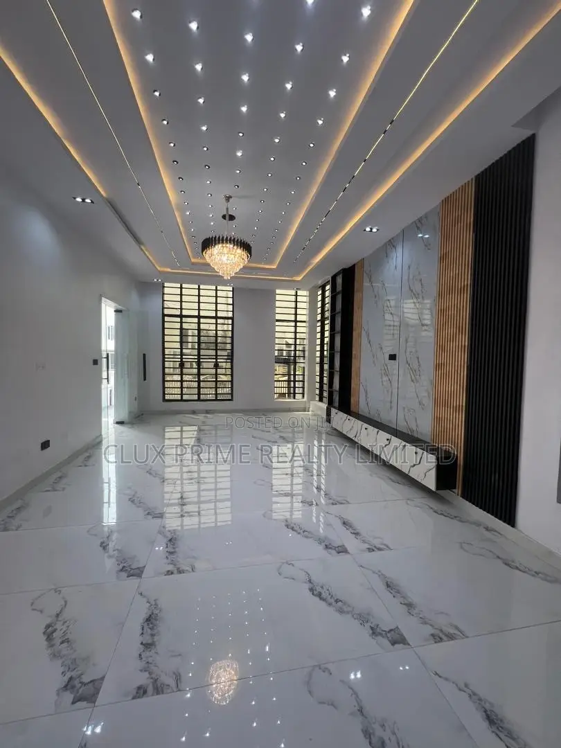 5bdrm Duplex in Ikota for sale