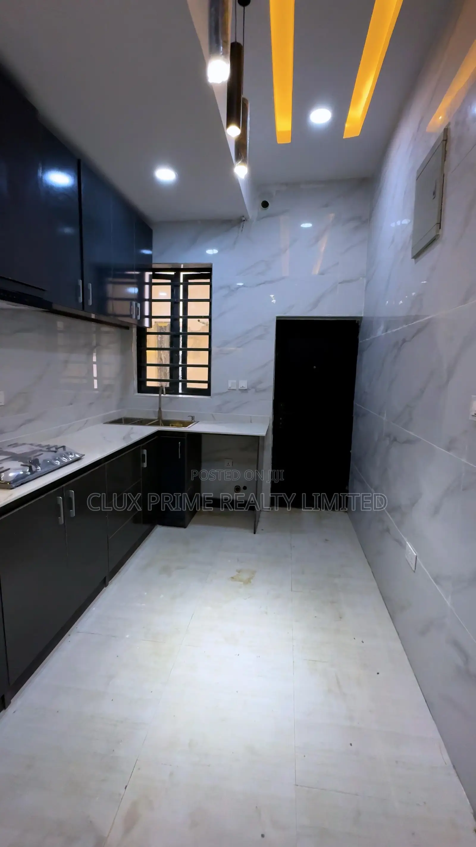 4bdrm Townhouse/Terrace in Ogombo for sale