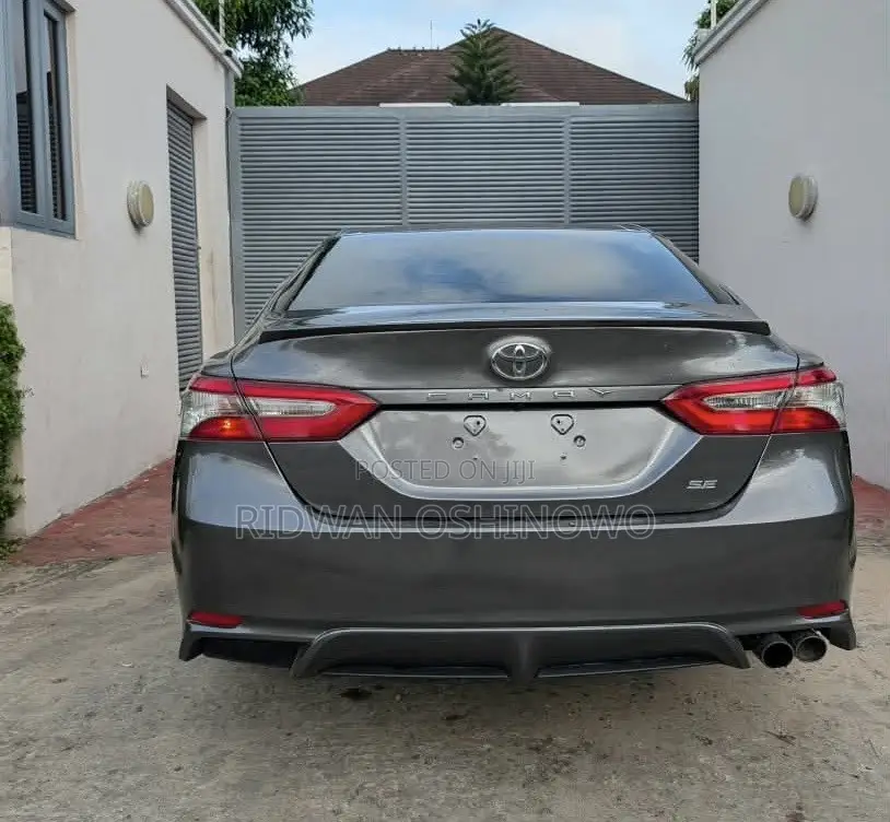 Toyota Camry SE FWD (2.5L 4cyl 8AM) 2018 Gray