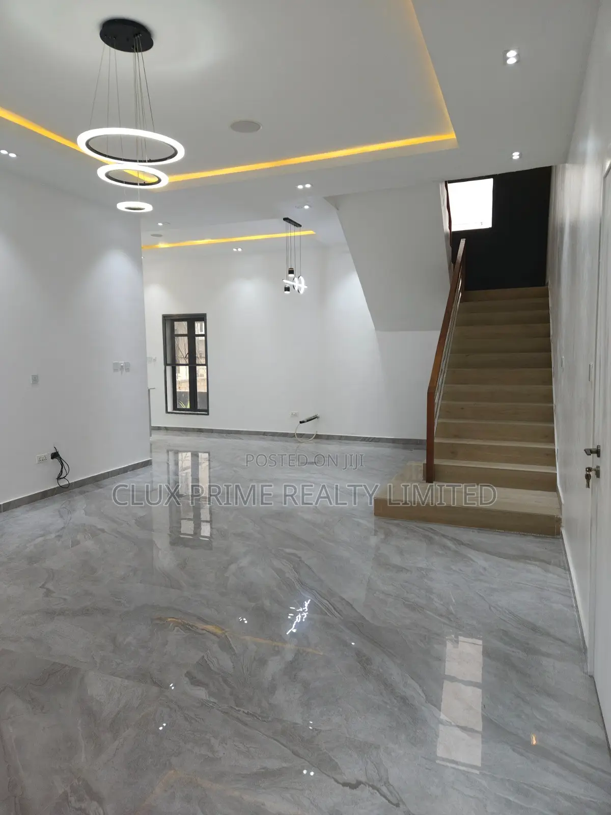 5bdrm Duplex in Osapa london for sale