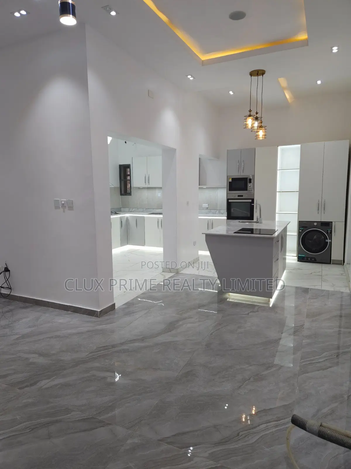 5bdrm Duplex in Osapa london for sale