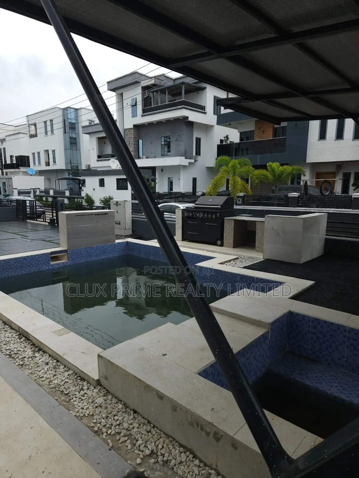 5bdrm Duplex in Osapa london for sale