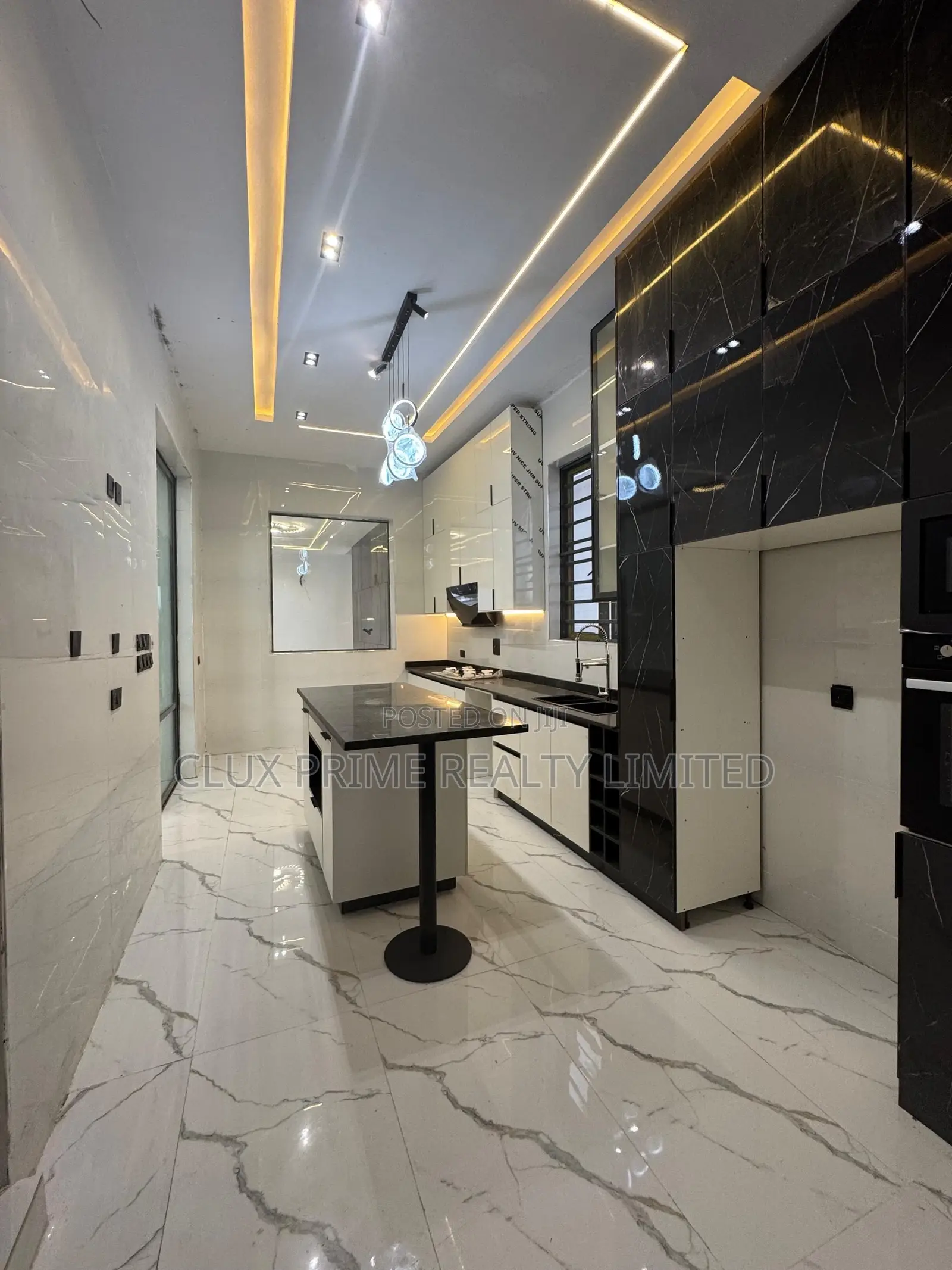 5bdrm Duplex in Lekki for sale