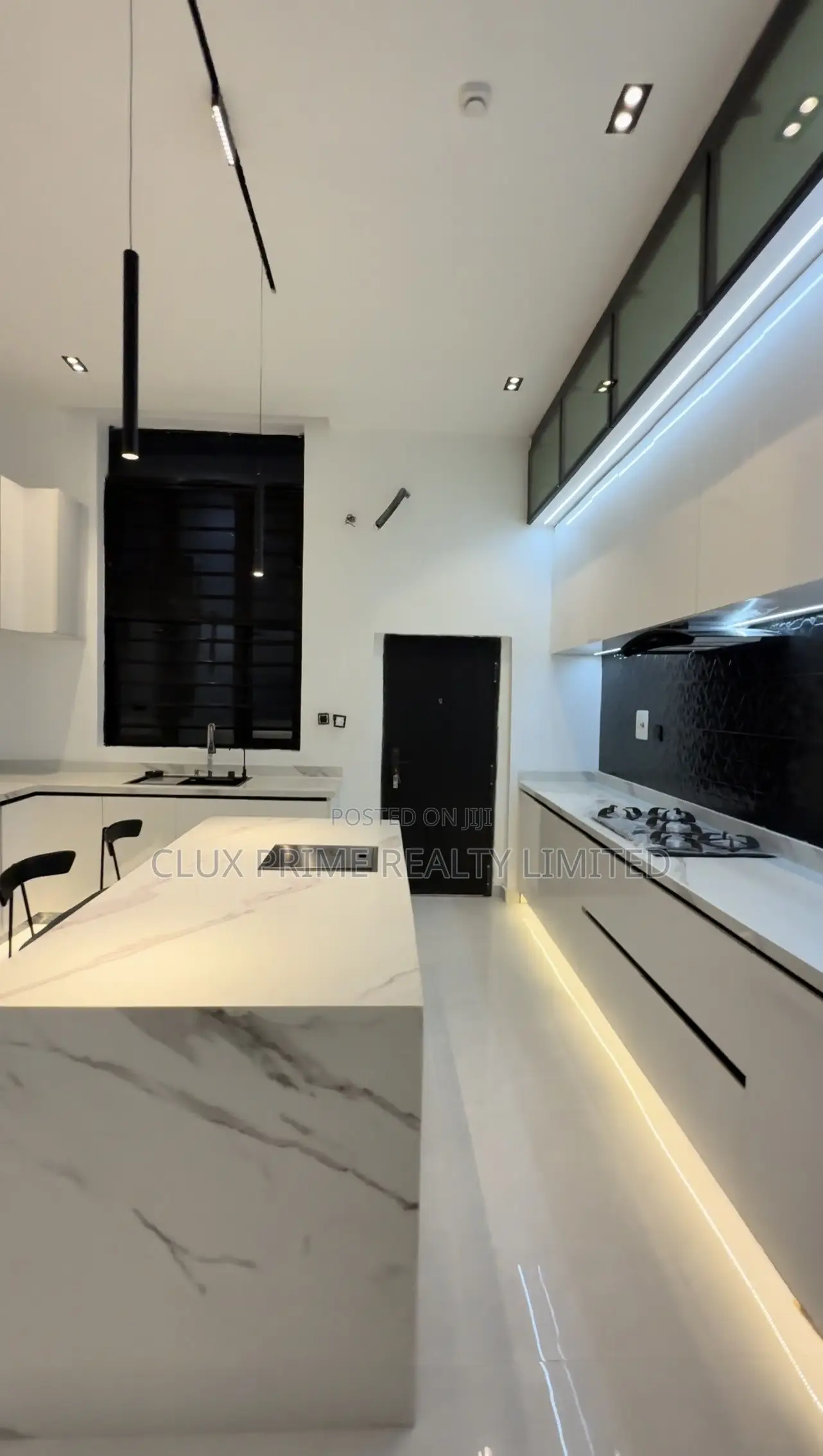 5bdrm Duplex in Lekki for sale
