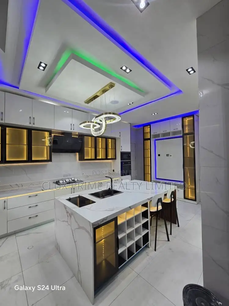 5bdrm Duplex in Lekki for sale