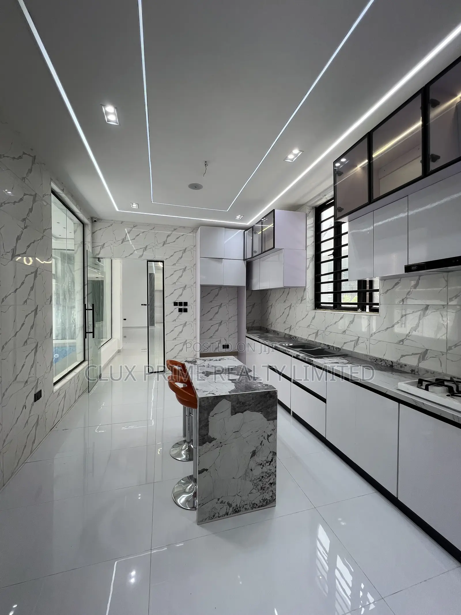 5bdrm Duplex in Lekki for sale