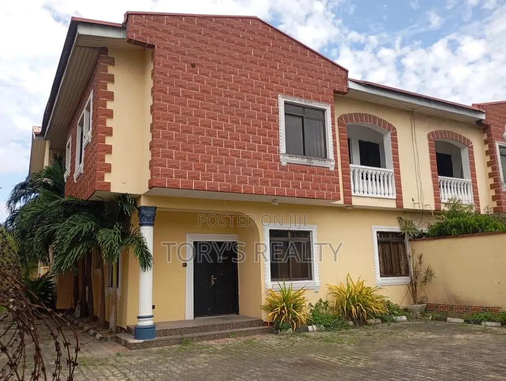 Exquisite 5 Bedroom Semi-Detached Duplex With 2 BQS