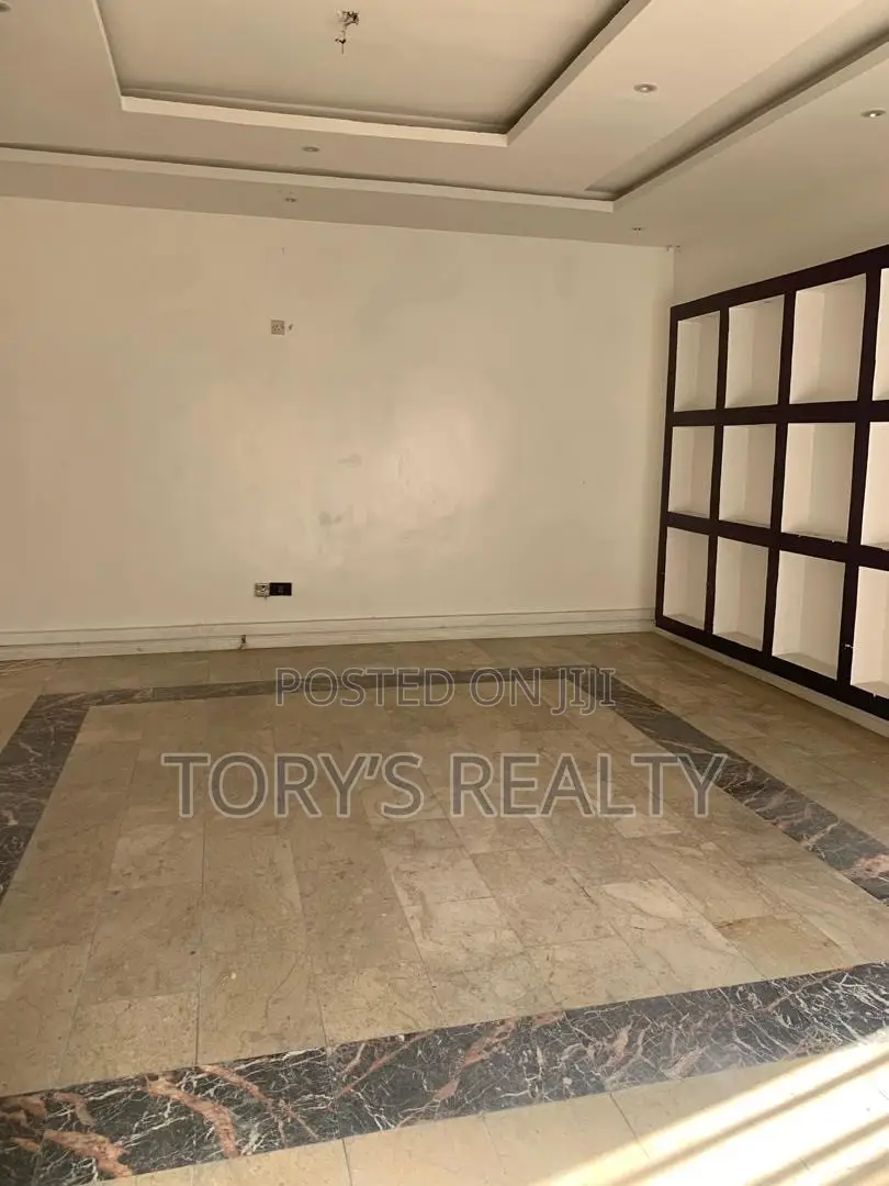 Exquisite 5 Bedroom Semi-Detached Duplex With 2 BQS
