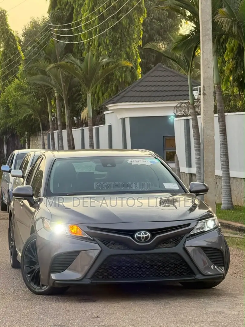 Toyota Camry 2018 Gray