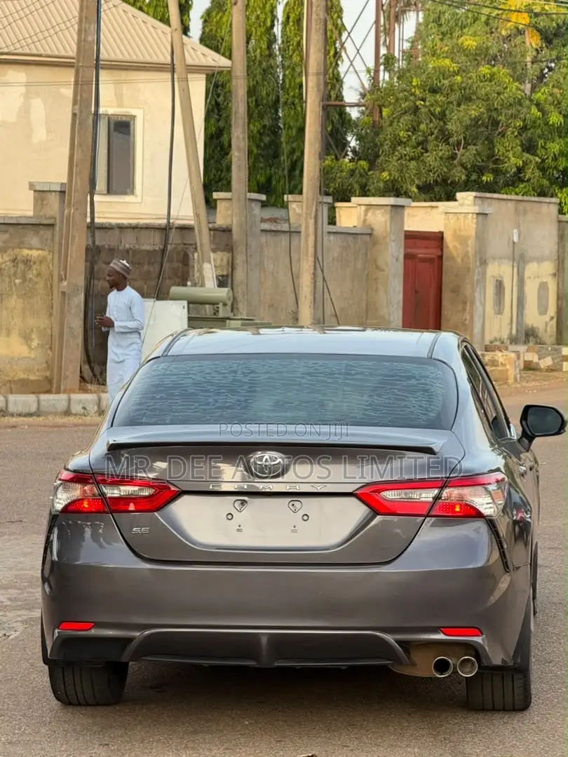 Toyota Camry 2018 Gray
