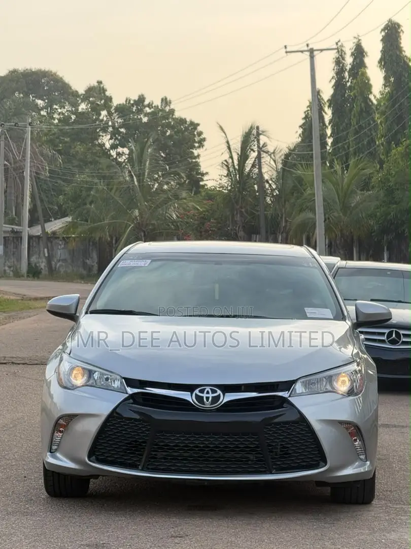 Toyota Camry SE 4dr Sedan (2.5L 4cyl 6A) 2015 Silver