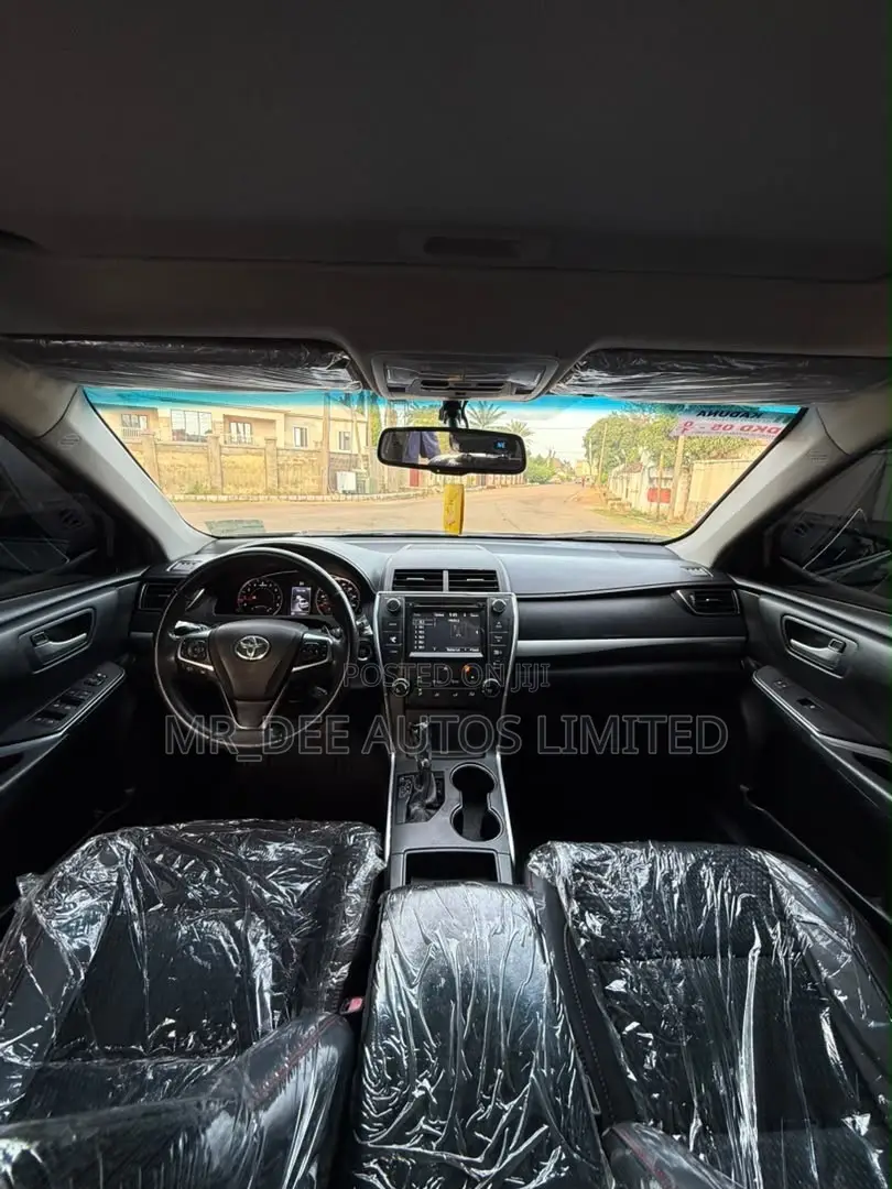 Toyota Camry SE 4dr Sedan (2.5L 4cyl 6A) 2015 Silver