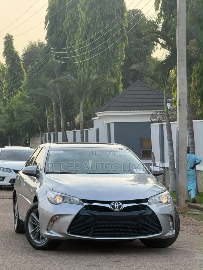 Toyota Camry SE 4dr Sedan (2.5L 4cyl 6A) 2015 Silver