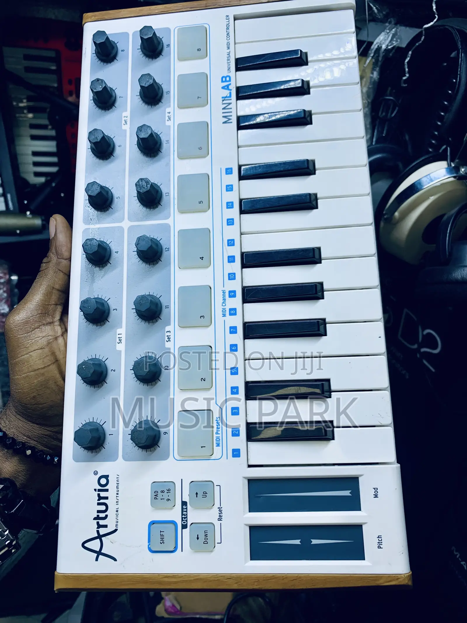 Clean UK Used Arturia MiniLab MkII MIDI Keyboard Controller (25 Keys)