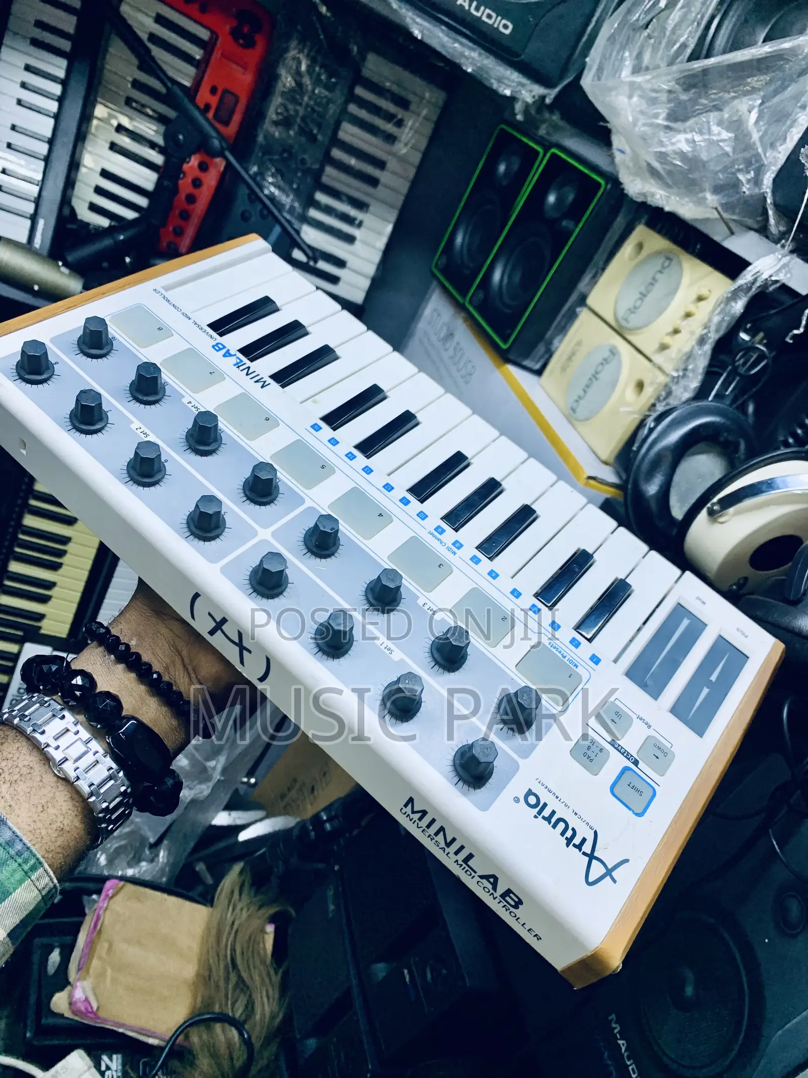Clean UK Used Arturia MiniLab MkII MIDI Keyboard Controller (25 Keys)