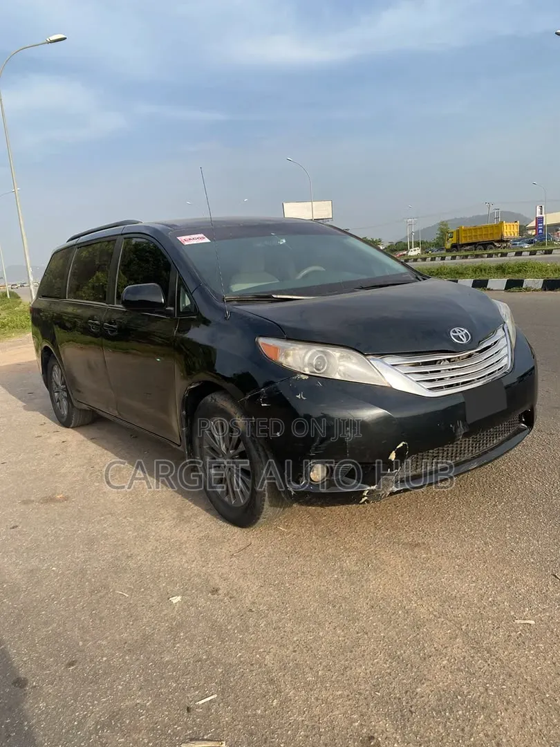 Toyota Sienna LE 7 Passenger 2011 Black