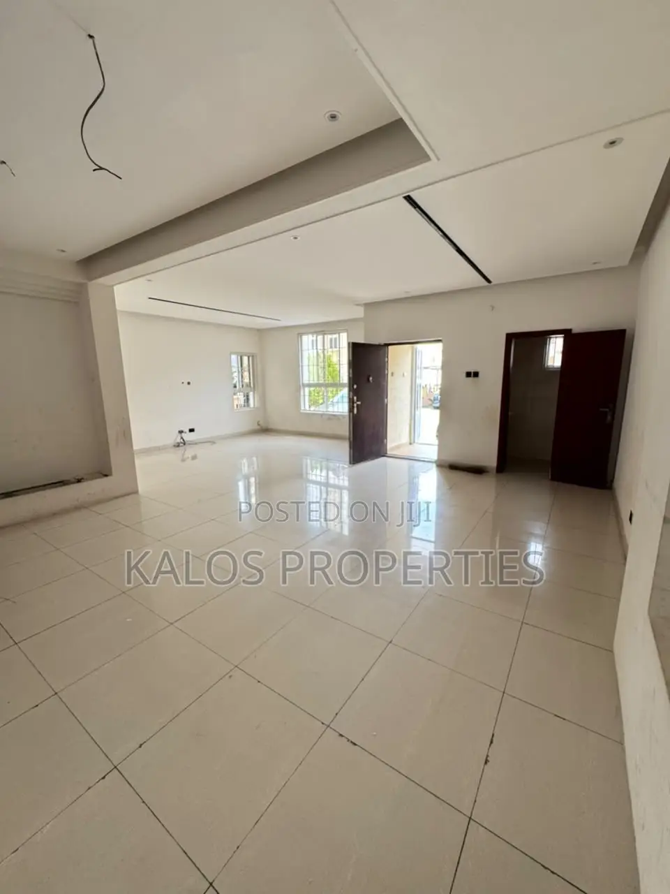 4bdrm Duplex in Chevron for rent