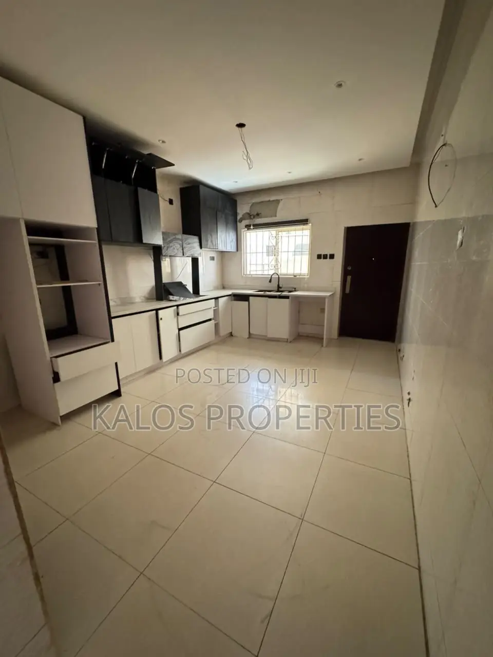 4bdrm Duplex in Chevron for rent