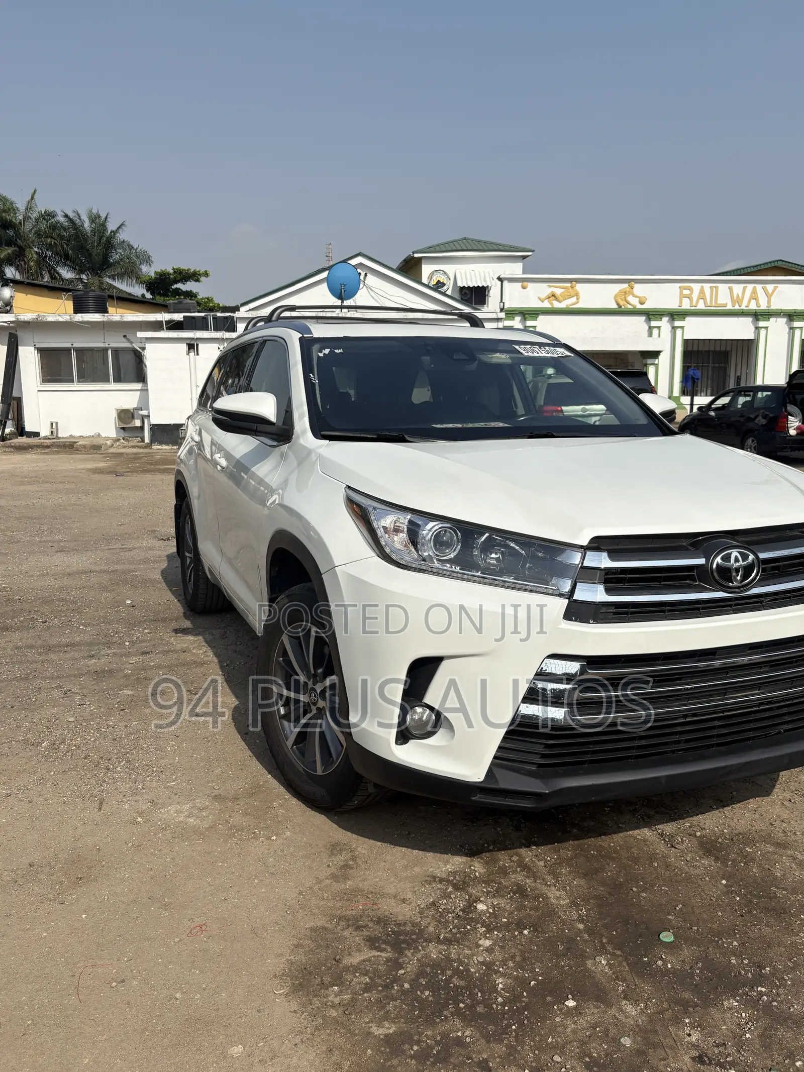 Toyota Highlander XLE 4x4 V6 (3.5L 6cyl 8A) 2018 White
