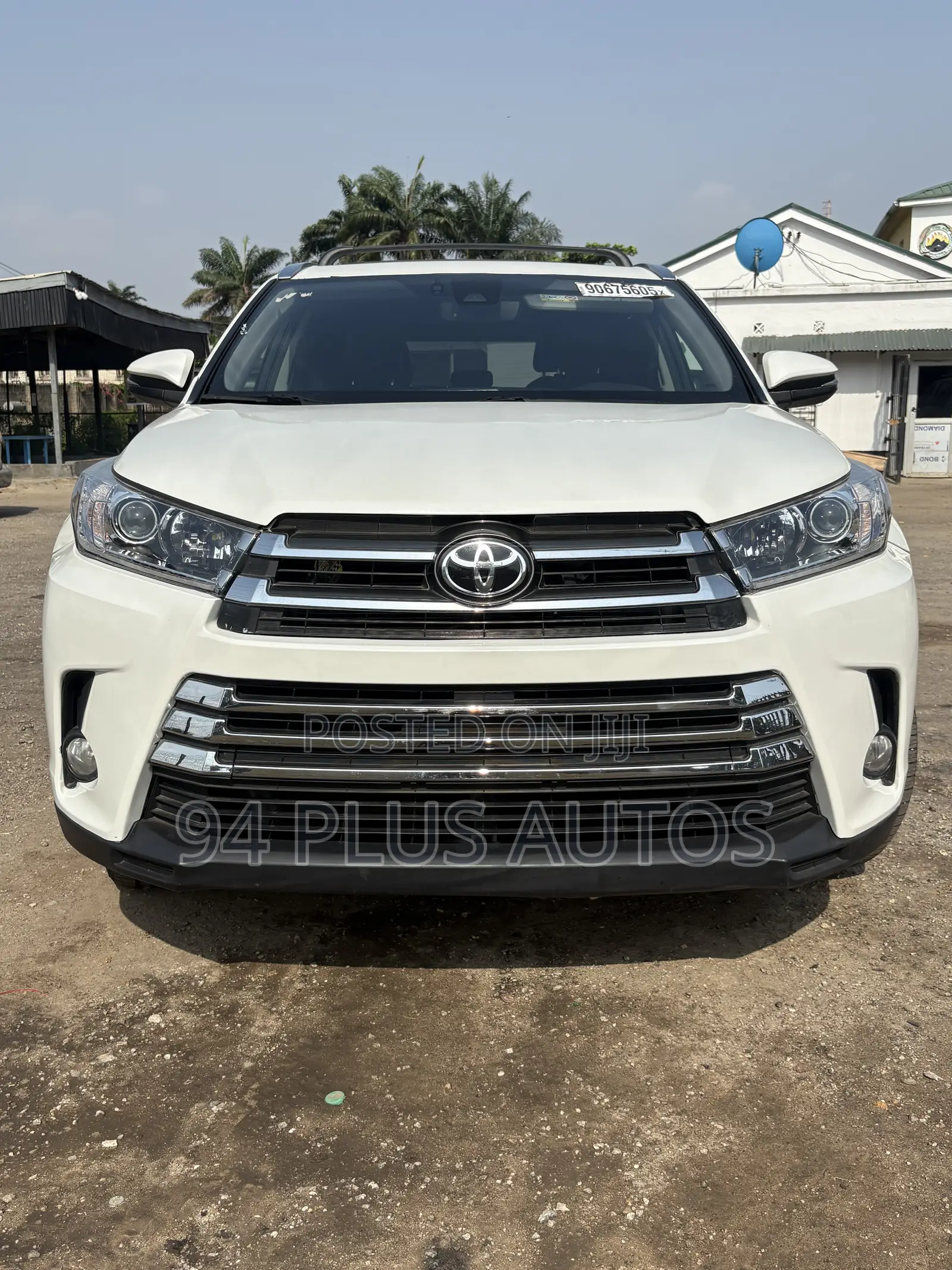 Toyota Highlander XLE 4x4 V6 (3.5L 6cyl 8A) 2018 White