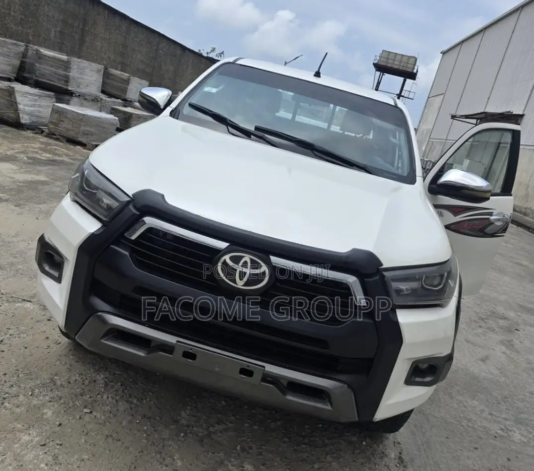 Toyota Hilux 2019 White