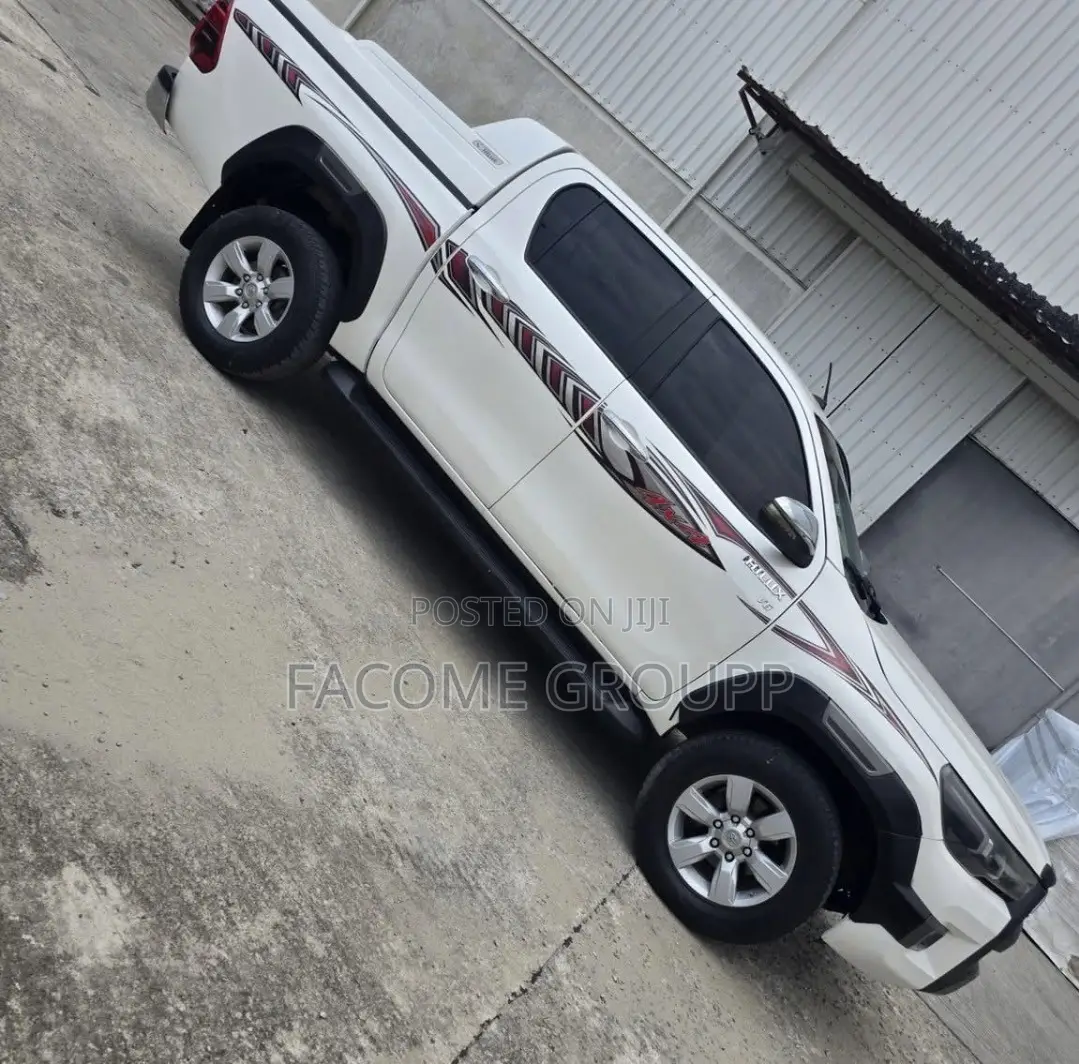 Toyota Hilux 2019 White