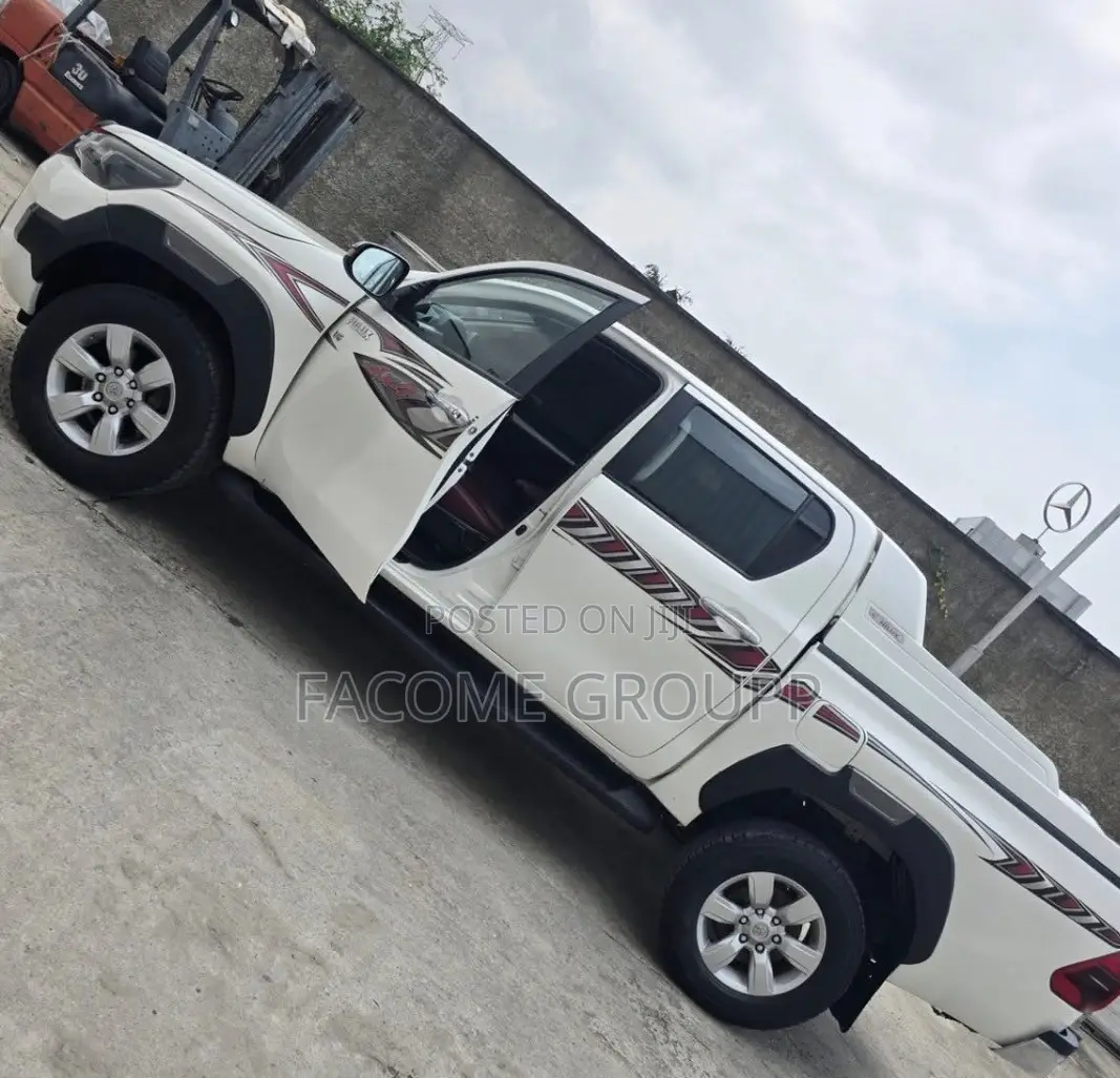 Toyota Hilux 2019 White