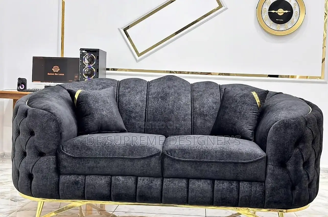 Set of Tufted Chair