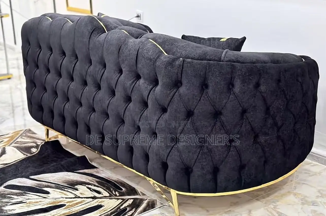 Set of Tufted Chair