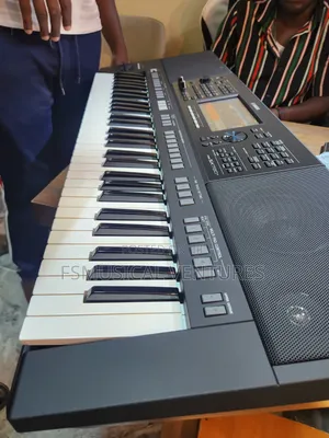 YAMAHA PSR-SX720 Plus Digital Keyboard Workstation