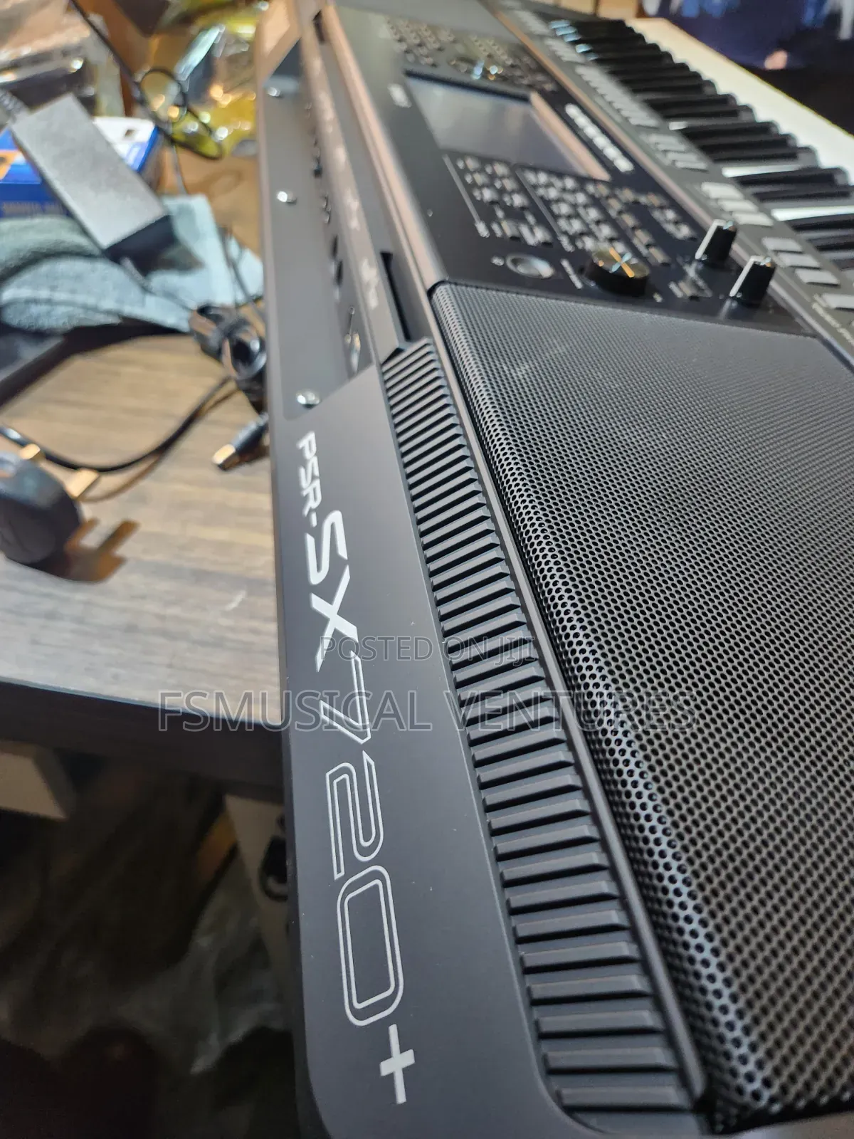 YAMAHA PSR-SX720 Plus Digital Keyboard Workstation