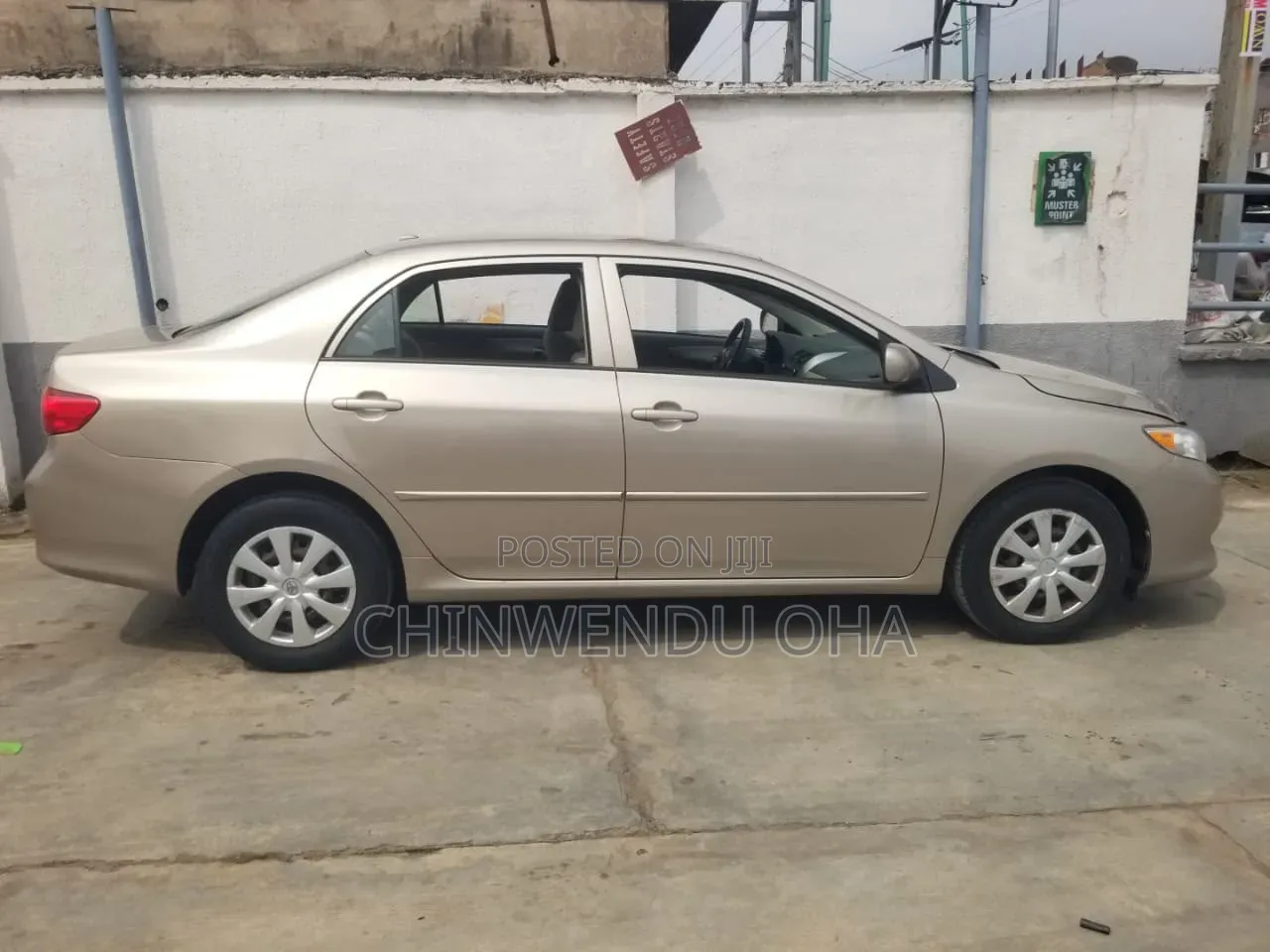 Toyota Corolla 2010 Gold