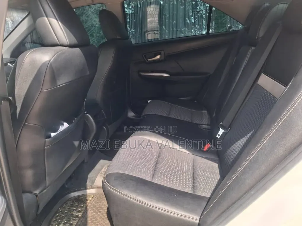 Toyota Camry SE 4dr Sedan (2.5L 4cyl 6A) 2013 White