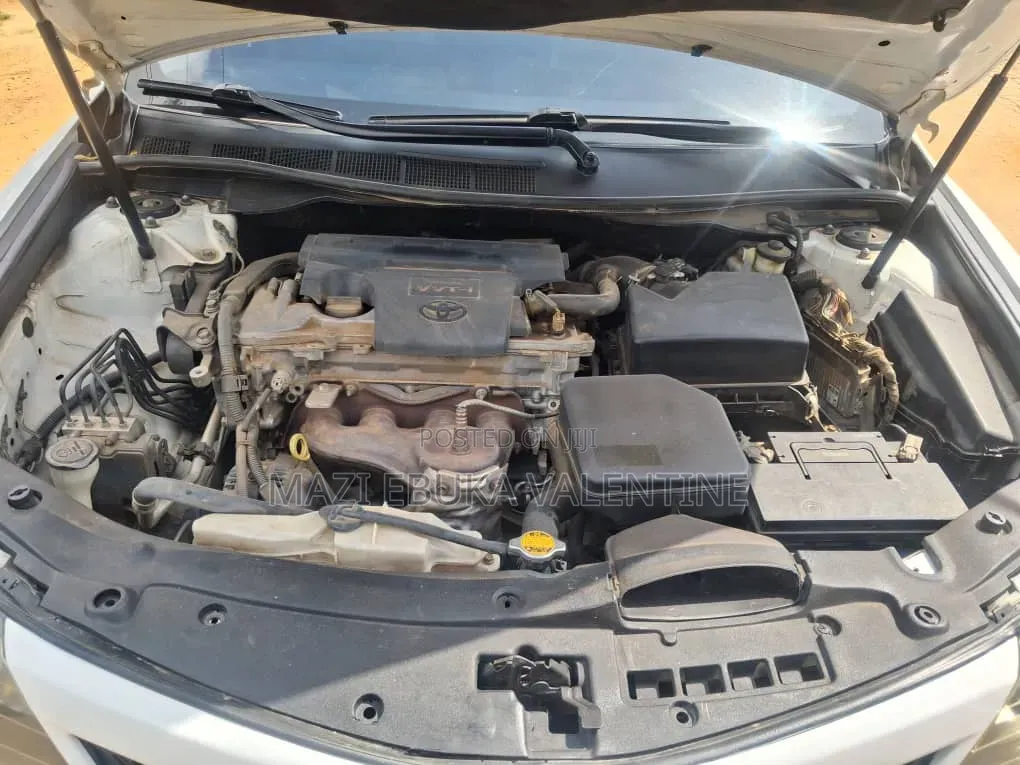Toyota Camry SE 4dr Sedan (2.5L 4cyl 6A) 2013 White