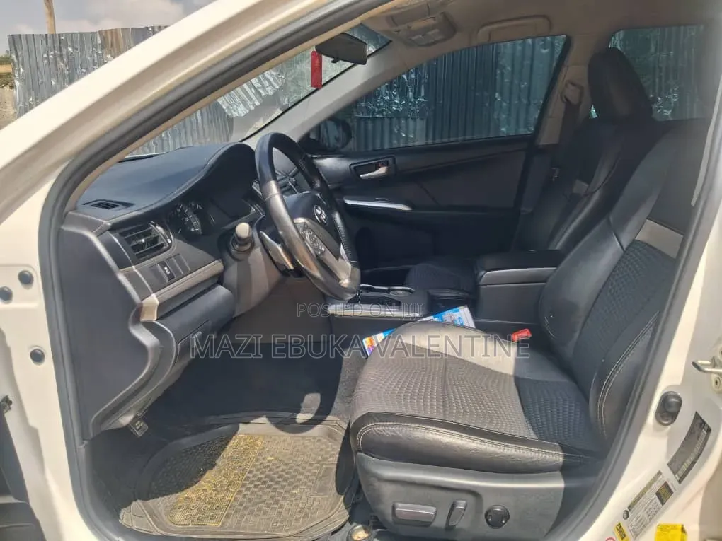 Toyota Camry SE 4dr Sedan (2.5L 4cyl 6A) 2013 White