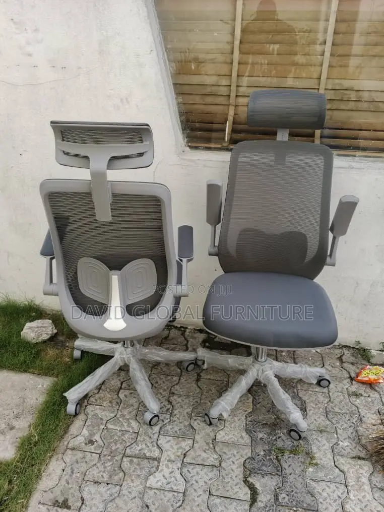 Modern Office Chair With Smooth Swivel Function
