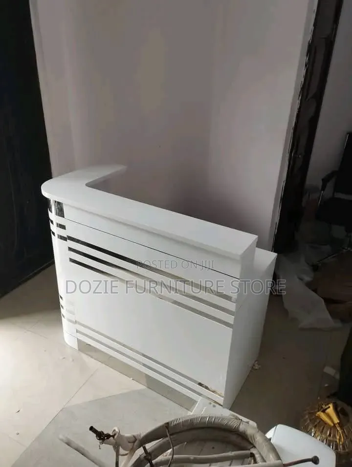 Elegant Office Receptionist Table