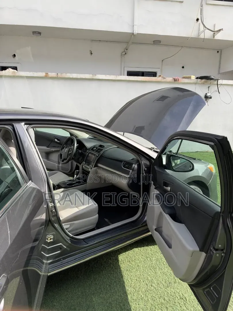 Toyota Camry LE 4dr Sedan (2.5L 4cyl 6A) 2013 Gray