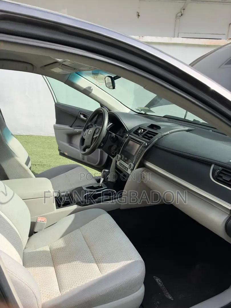 Toyota Camry LE 4dr Sedan (2.5L 4cyl 6A) 2013 Gray