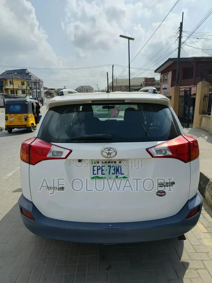 Toyota RAV4 LE 4dr SUV (2.5L 4cyl 6A) 2015 White
